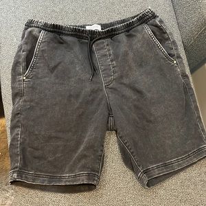 Men’s black denim shorts Size M